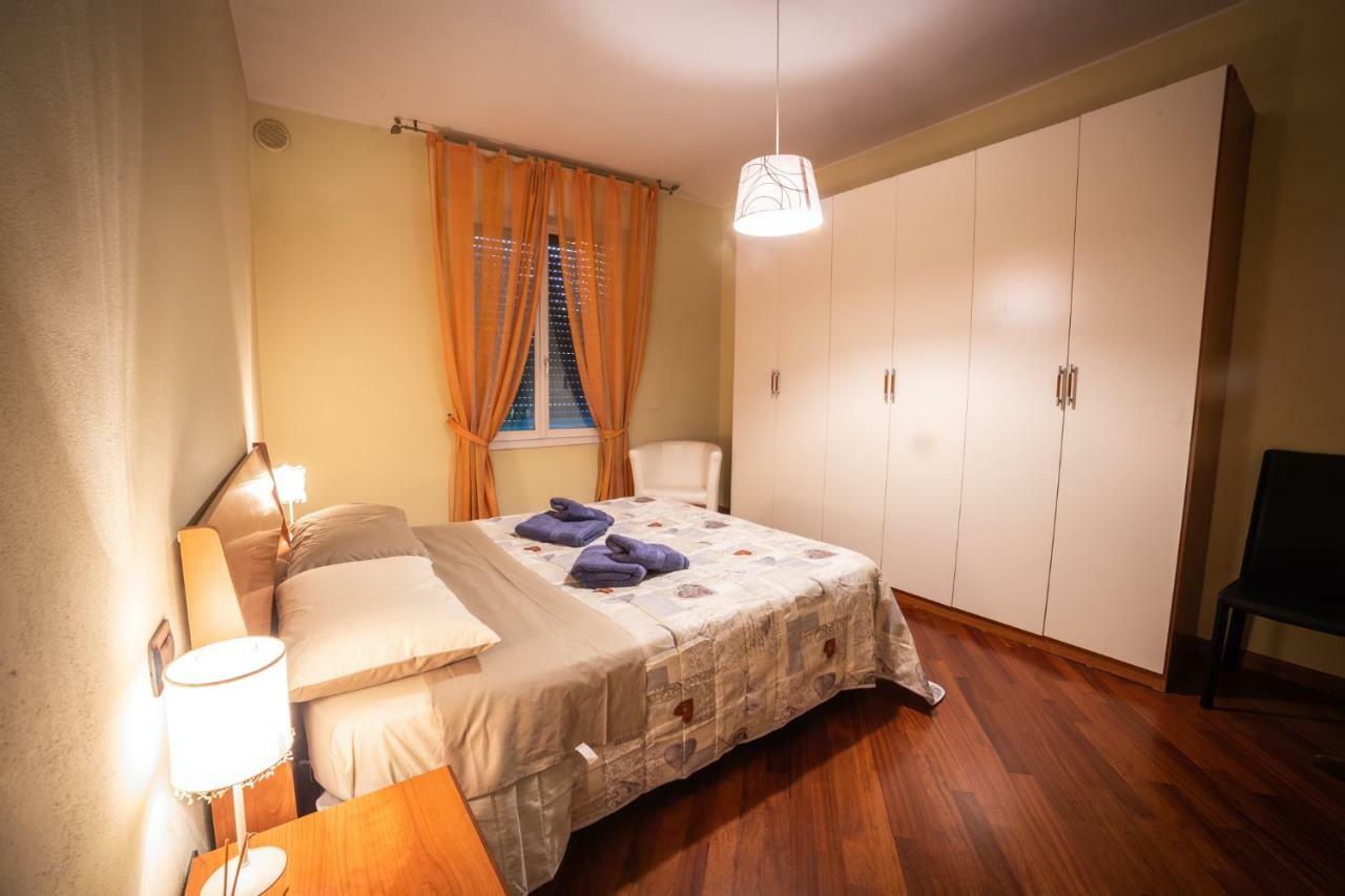 Apartmán Cinematic Modern Flat, 100 Mt Da Ospedale Ravenna Exteriér fotografie